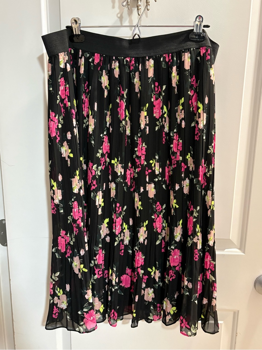 Torrid Black Floral Pleated Chiffon Midi Skirt | Size 2 (2X)